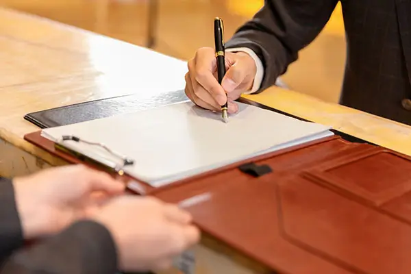 男子打小孩会承担什么法律后果